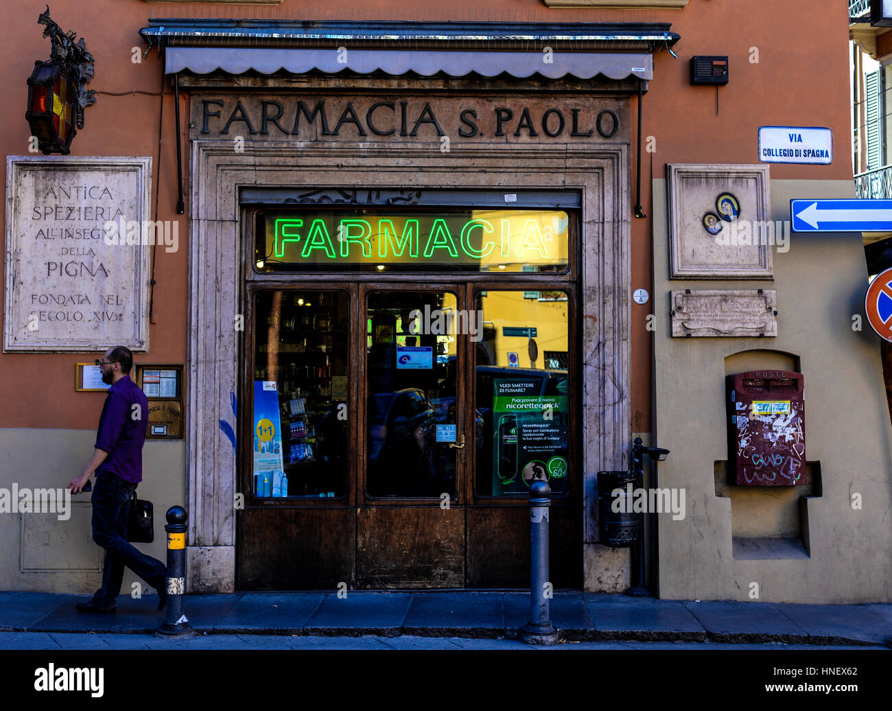 Une ancienne pharmacie à Bologne, Italie Banque D'Images