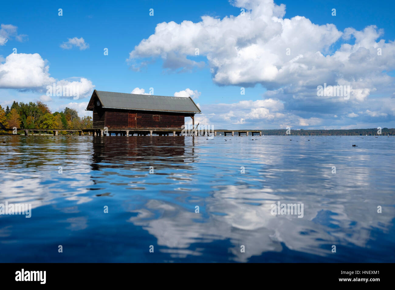 Le hangar à bateaux, le Lac de Starnberg, Tutzing, Fünfseenland, Haute-Bavière, Bavière, Allemagne Banque D'Images