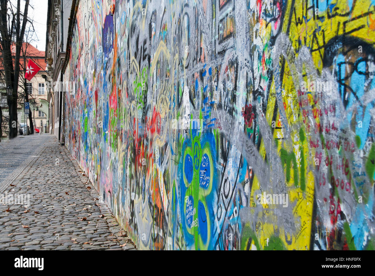Graffitis colorés au fameux mur John Lennon à Prague, République Tchèque Banque D'Images