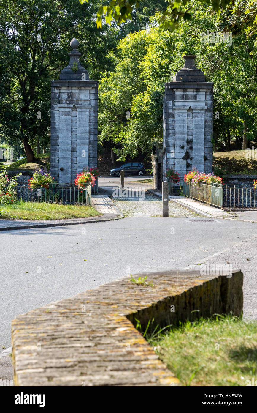 Porte aux boules, Avenue Vauban, Bergues, France, Europe Photo Stock - Alamy