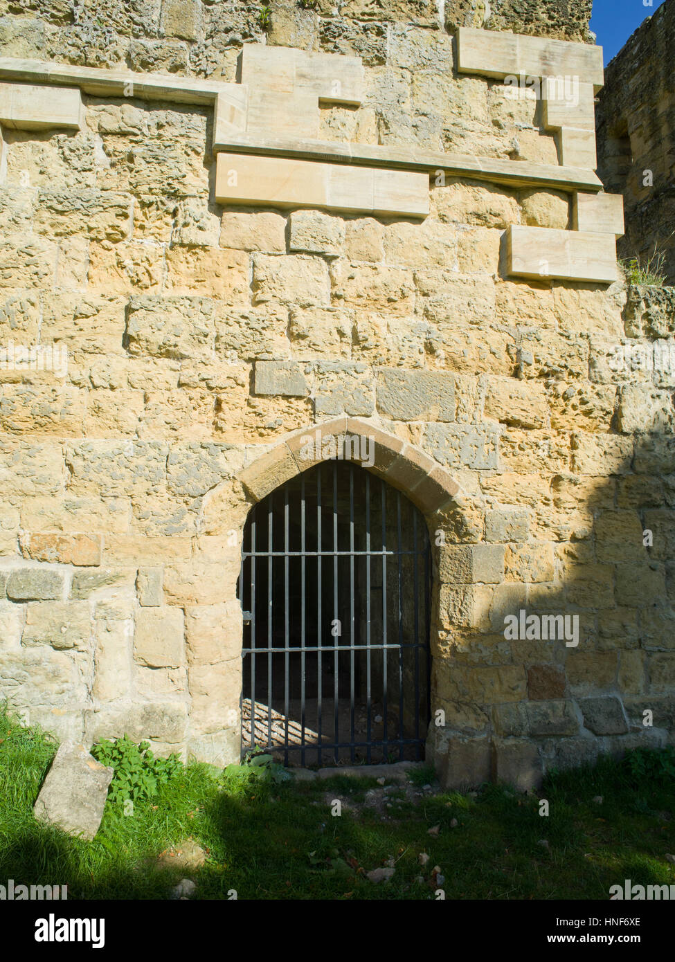 Les murs en ruines ruines de château Ayton North Yorkshire UK près de Scarborough Banque D'Images