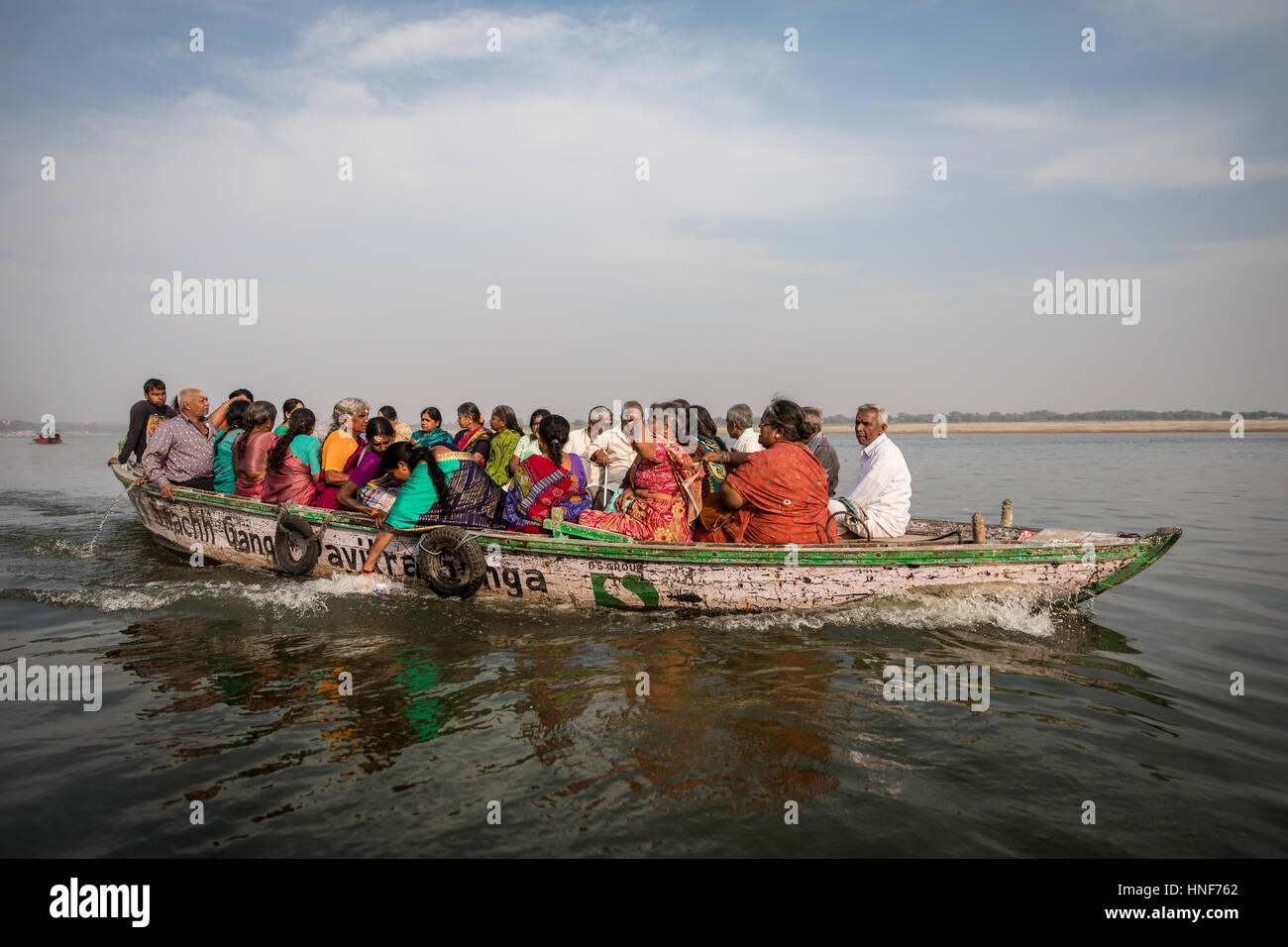 04/02/2017. Varanasi, Inde. Varanasi, une des villes les plus saintes de l'Inde, vu depuis un bateau sur le Gange. Crédit Photo : Rob Pinney Banque D'Images