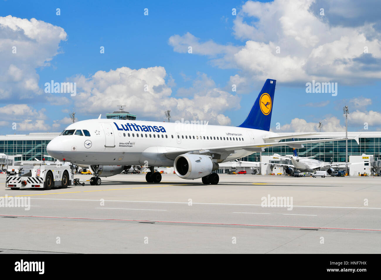 Lufthansa, repousser le chariot,courriers, EFM, tirer, satellite, avion, avion, Départ, avion, MUC, EDDM, Aéroport Munich, Erding, 85399, Munich Banque D'Images