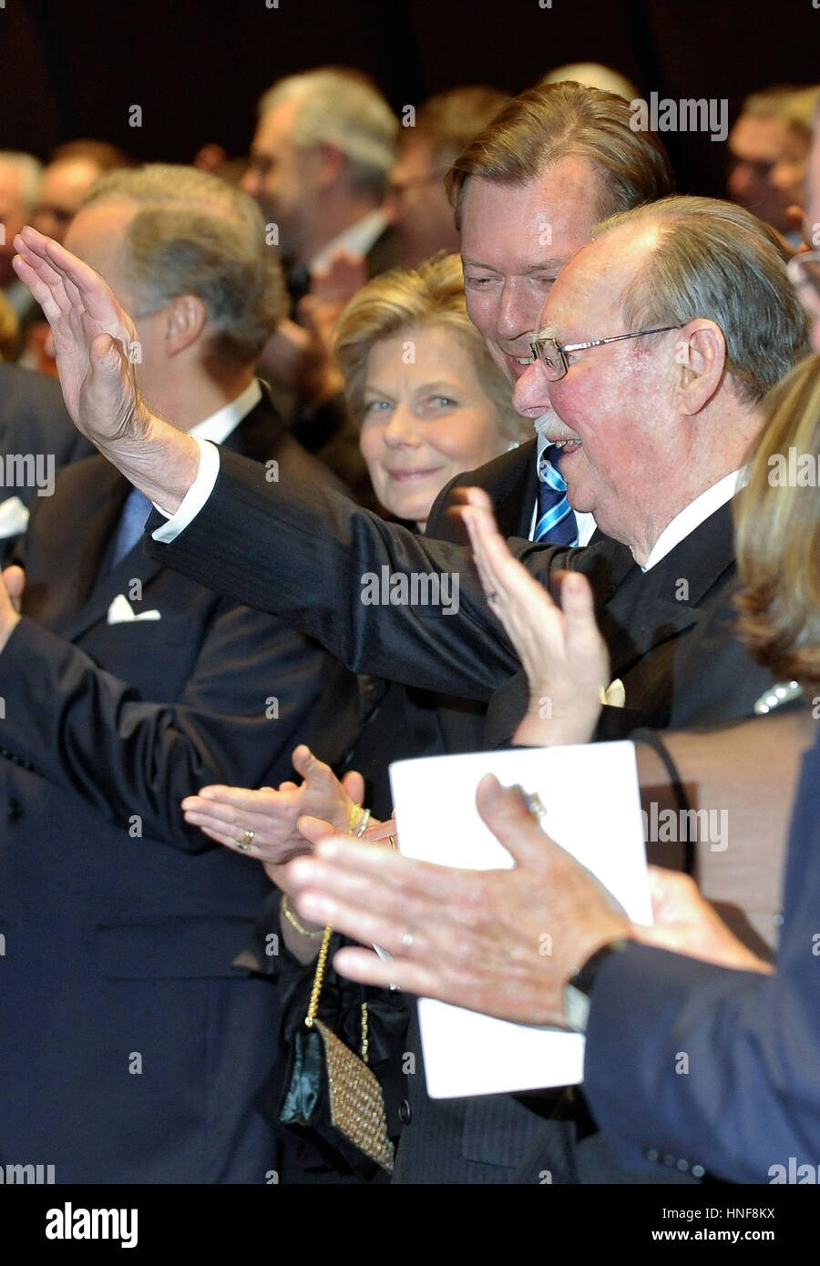 20110105 LUXEMBOURG, LUXEMBOURG : de L. à R. Luxembourg Grand-duc Henri, Grand-duc Jean de Luxembourg après le concert pour le 90 anniversaire de Luxemb Banque D'Images