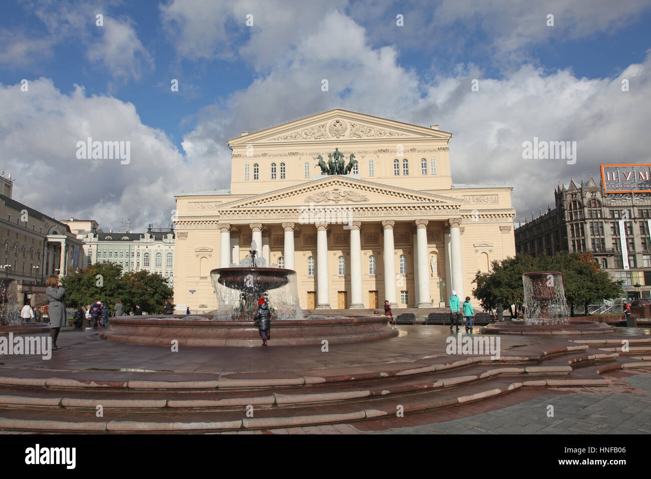 La Russie. Moscou. Voir au théâtre du Bolchoï au cours de journée ensoleillée Banque D'Images