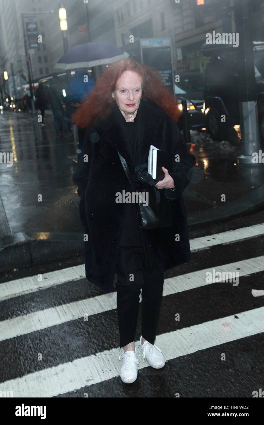 New York, NY, USA. 12 Février, 2017. Grace Coddington arrive à la Victoria Beckham NYFW A/W 2017 Fashion Show à Cipriani le 12 février 2017 à New York. Banque D'Images