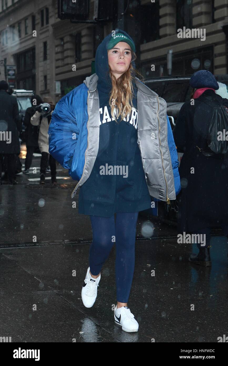 New York, NY, USA. 12 Février, 2017. Miroslava Duma arrive à la Victoria Beckham NYFW A/W 2017 Fashion Show à Cipriani le 12 février 2017 à New York. Banque D'Images