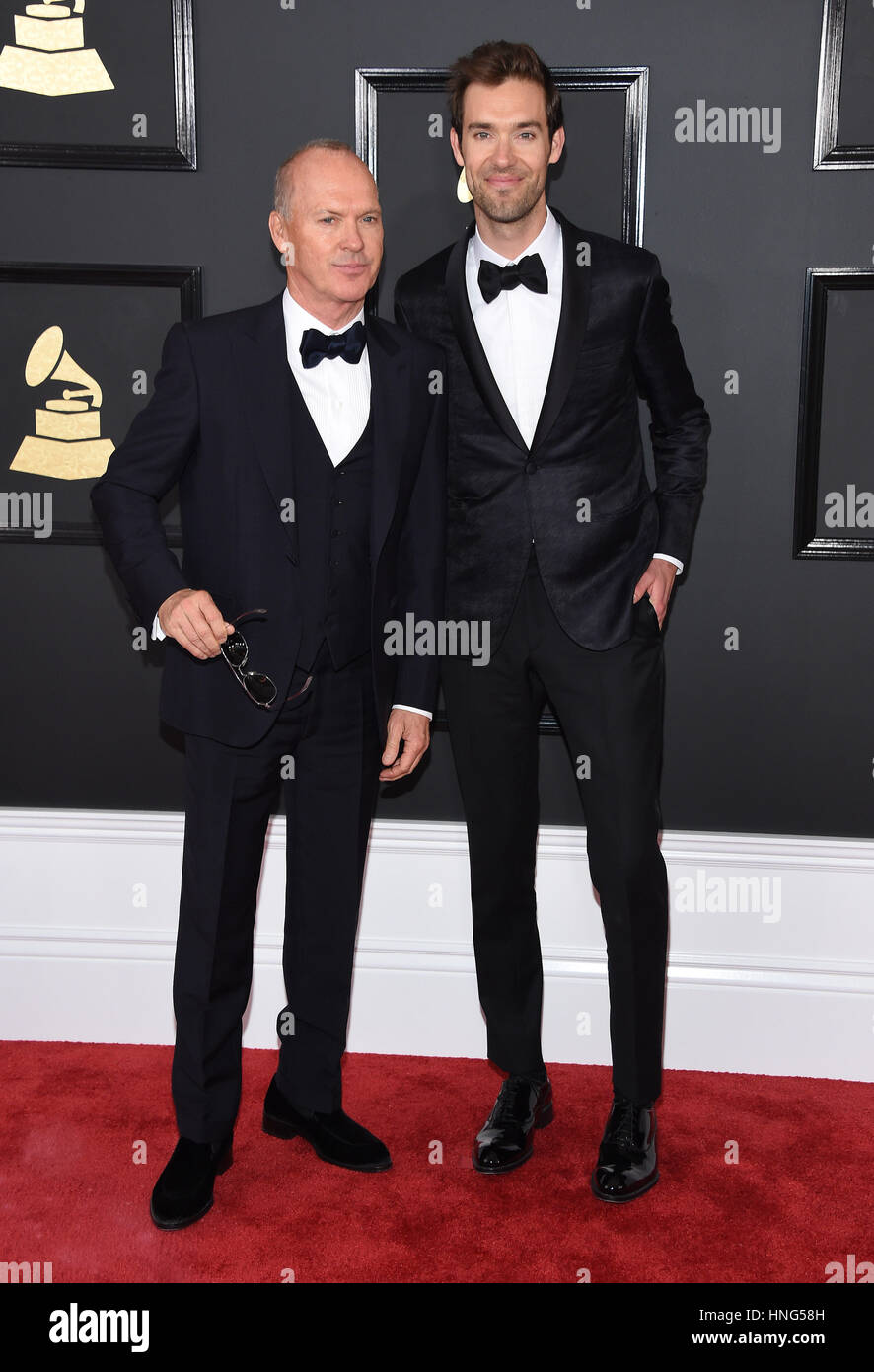 Los Angeles, Californie, USA. 12 Février, 2017. Michael Keaton et Sean Douglas arrive pour les Grammy Awards 2017 au Staples Center. Credit : Lisa O'Connor/ZUMA/Alamy Fil Live News Banque D'Images