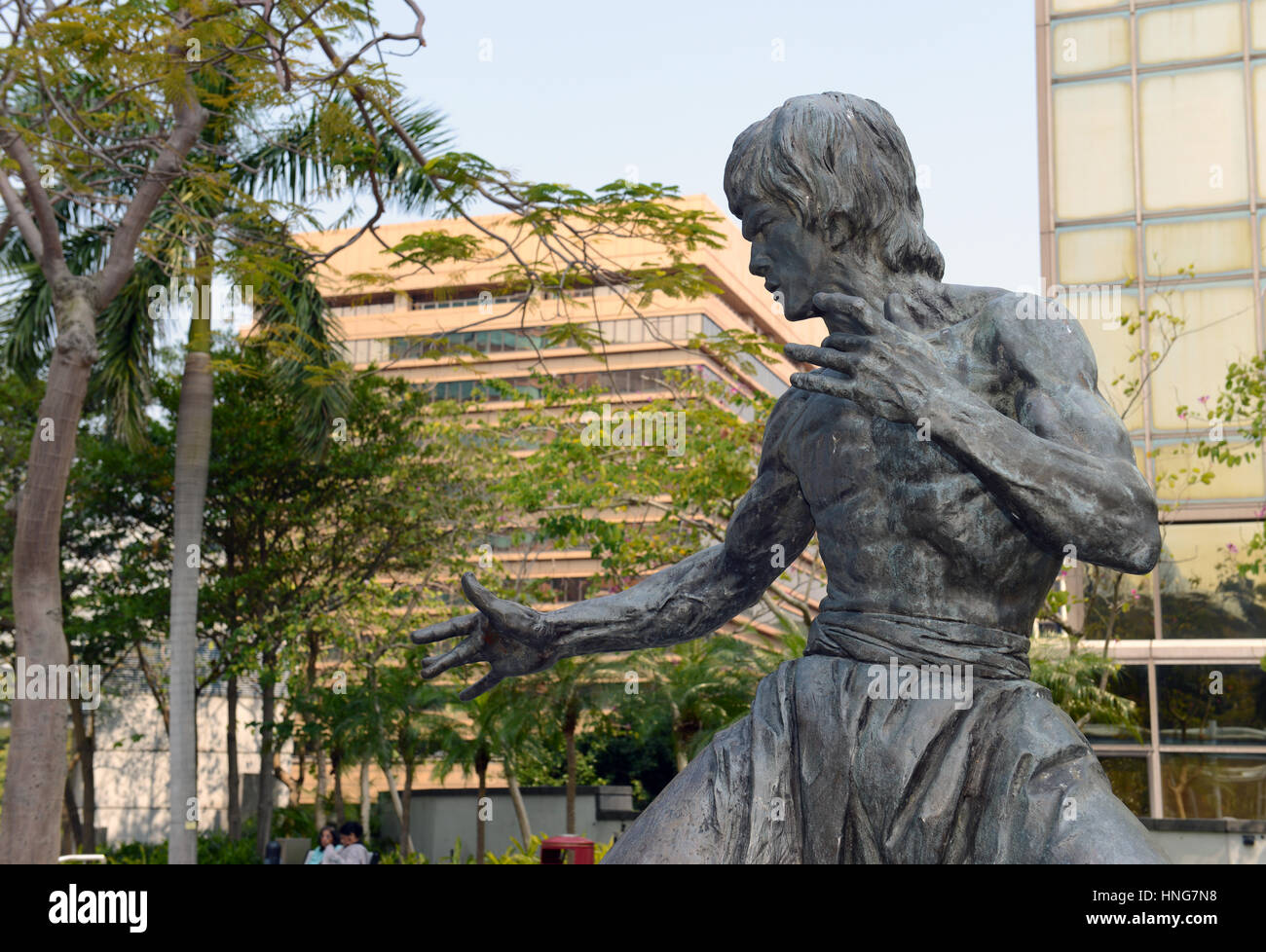 HONG KONG VERS FÉVRIER 2017. Statue de Bruce Lee à Kowloon, Hong Kong commémore ce grand artiste martial et acteur américain rendu célèbre par son Banque D'Images