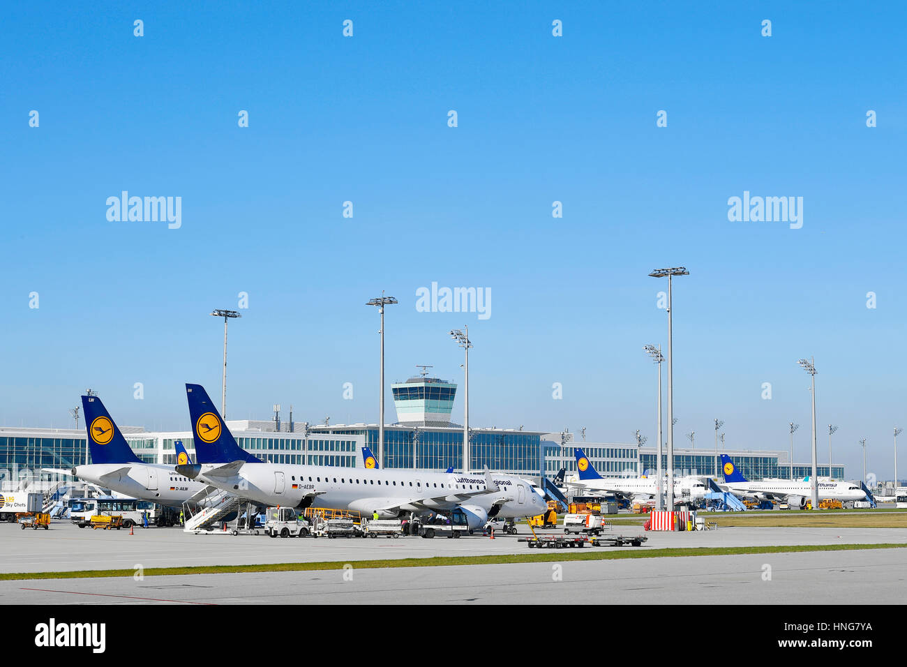Lufthansa, avion, avion, Terminal 2, chaînes, tour, vue, panorama, ciel bleu, trafic, rouleau, MUC, EDDM, Aéroport Munich, Erding, 85399, Munich Banque D'Images