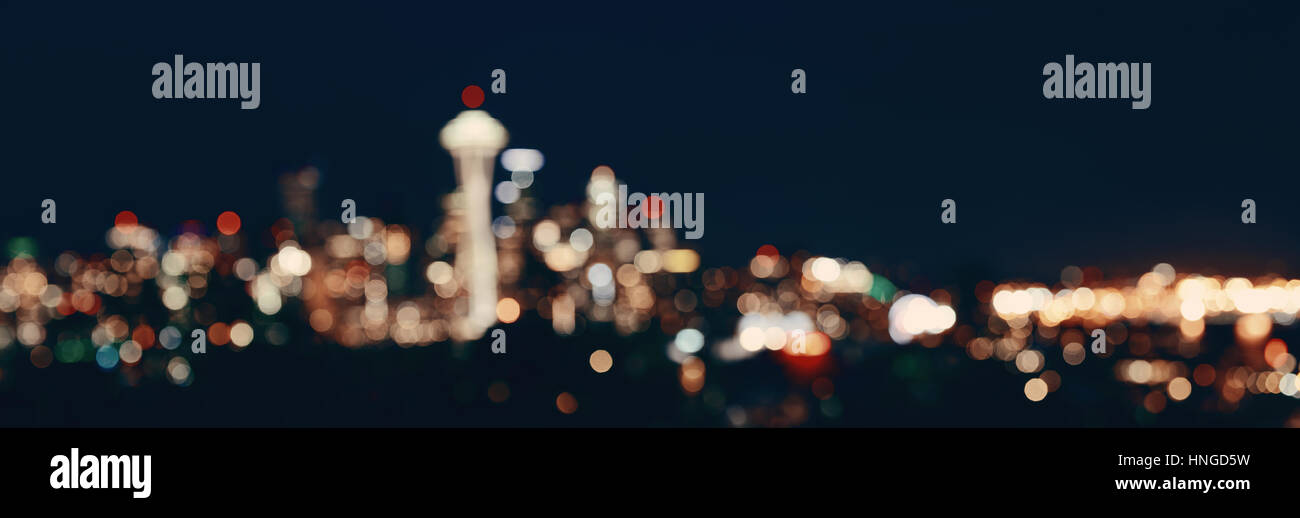 Seattle City skyline at night avec les immeubles de bureaux urbains vu de Kerry Park. Banque D'Images