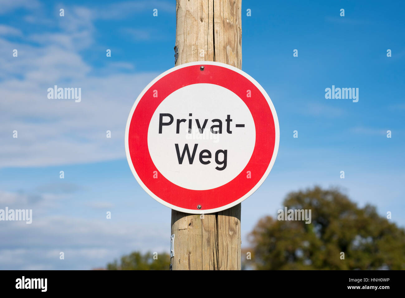 Panneau routier Privatweg, Passage interdit, Bavière, Allemagne Banque D'Images