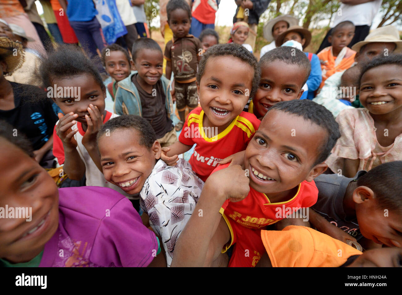 Les enfants dans village près de Tsiroanomandidy région Bongolava, Madagascar Banque D'Images
