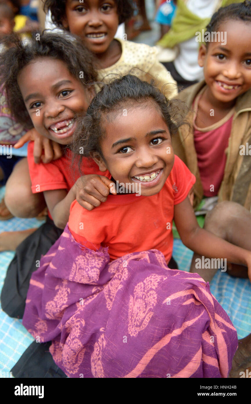 Les enfants dans village près de Tsiroanomandidy région Bongolava, Madagascar Banque D'Images