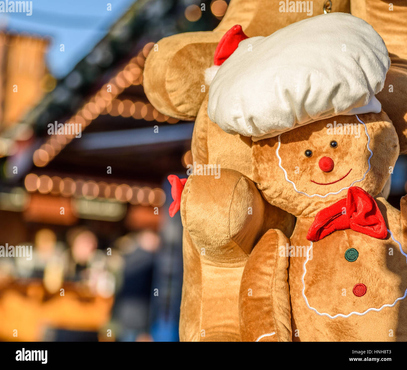 Les hommes d'épice Cuddly soft toys à vendre à un marché en plein air de Noël. Banque D'Images