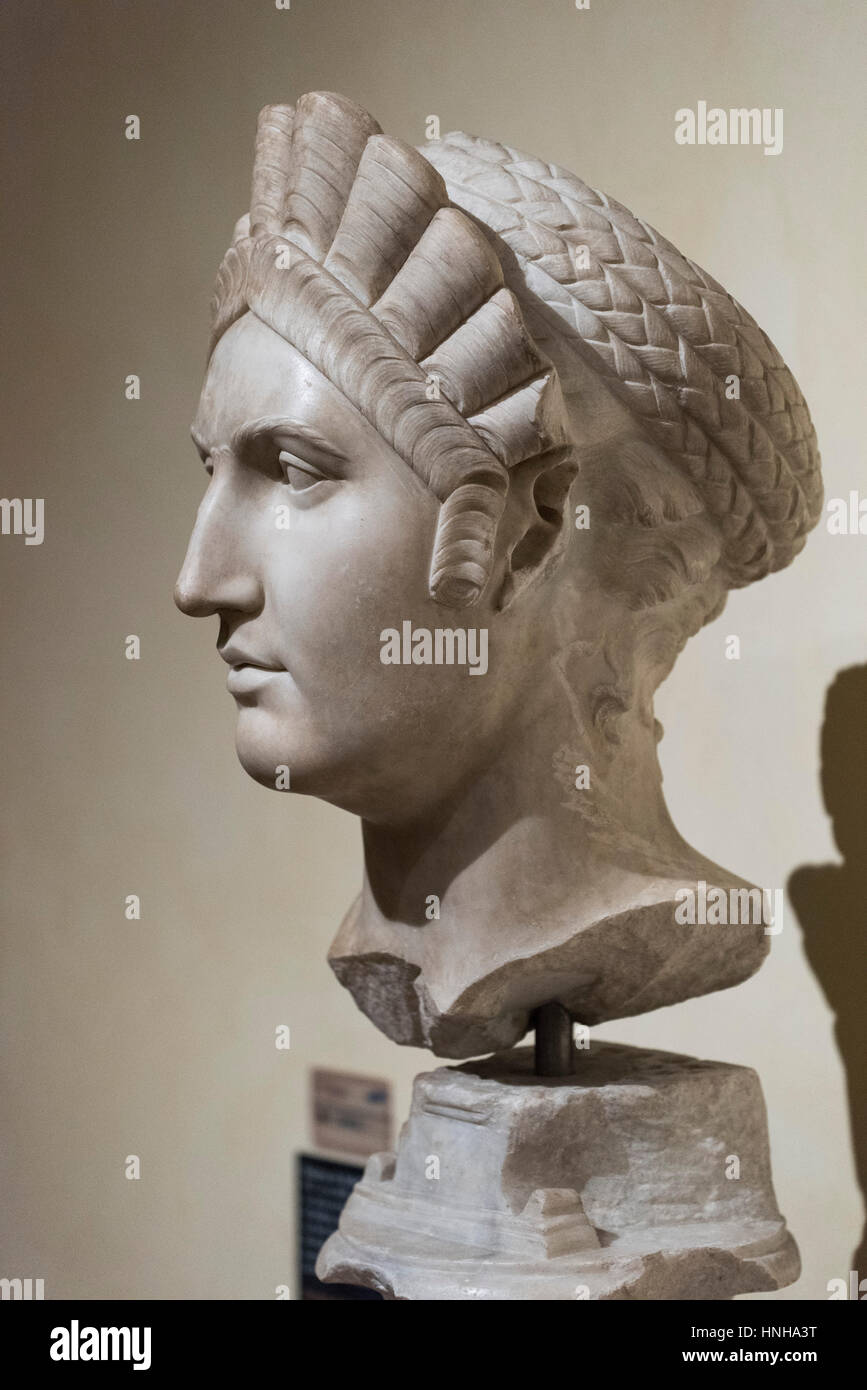 Rome. L'Italie. Portrait buste en marbre de Salonia Matidia (68-119 AD), ca. 119 AD. Elle porte sur sa tête un diadème fait de poils disposés en symétrique 10 Banque D'Images