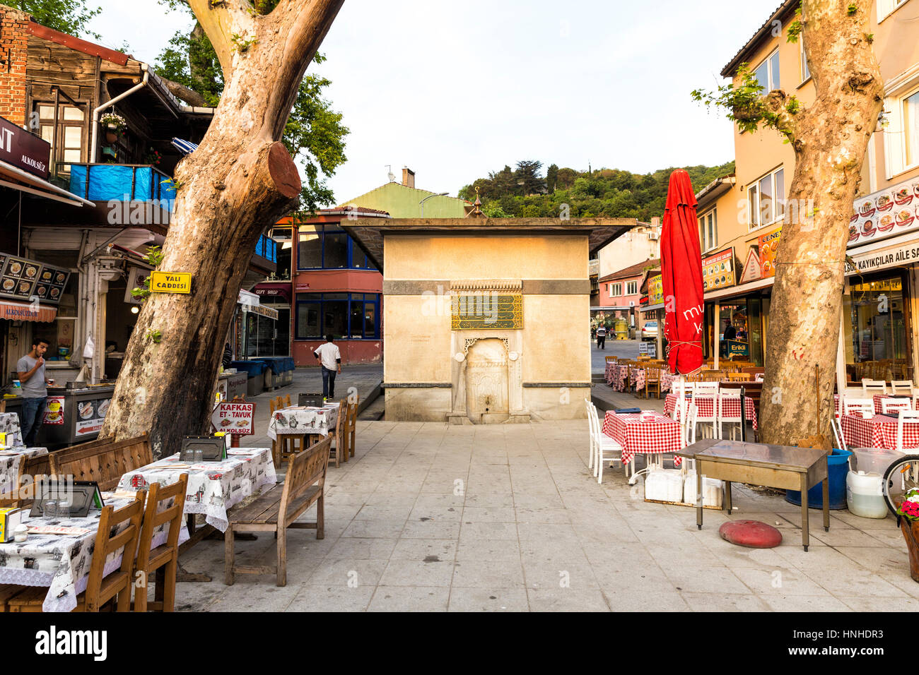 Hatun Cevriye Anadolu Kavagi fontaine à place du village. L'Anadolu Kavagi est un petit village de pêcheurs sur la côte nord Banque D'Images