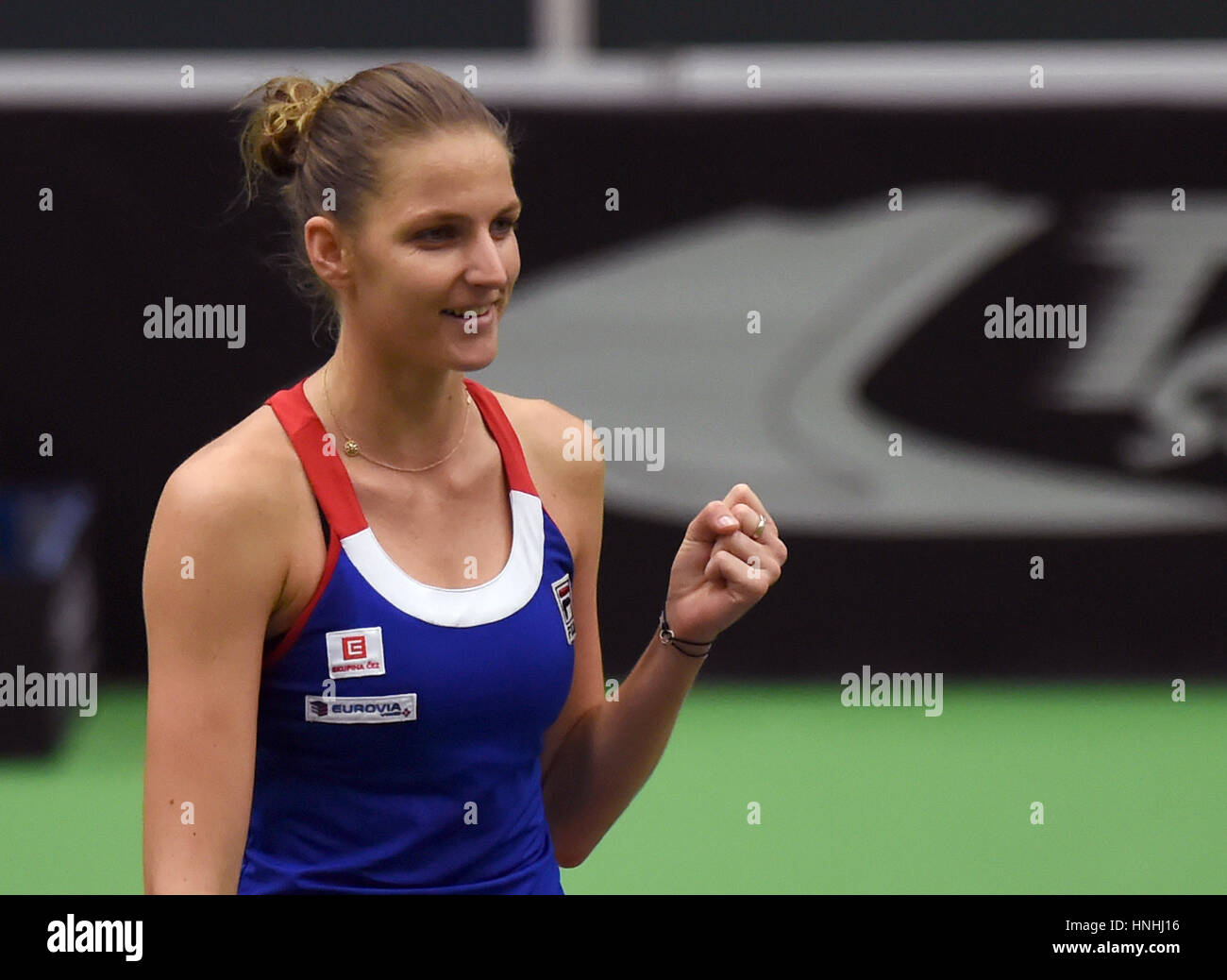 Karolina Pliskova joueuse de tennis tchèque en action lors du match de tennis de la Fed Cup 1st entre la République tchèque et l'Espagne (Lara Arruabarrena), à Ostrava, République tchèque, le samedi, 11 février, 2017. (CTK photo/Jaroslav Ozana) Banque D'Images