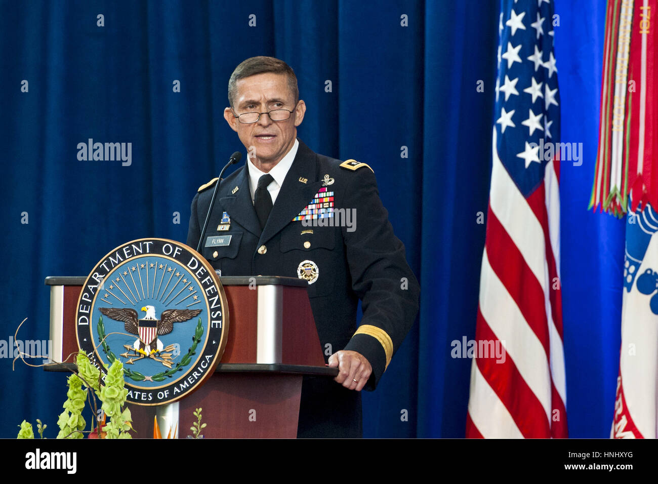 Document - l'armée, le général Michael Flynn prend la parole à l'Agence de renseignement de la Défense changement de direction at Joint Base Anacostia-Bolling, 24 juillet 2012. Lieutenant de l'armée Général Ronald Burgess Jr. remis à la tête de DIA à LtGen Flynn après avoir servi dans le poste depuis 2009. Crédit obligatoire : Erin A. Kirk-Cuomo - DoD via CNP. Dans le monde d'utilisation | Banque D'Images