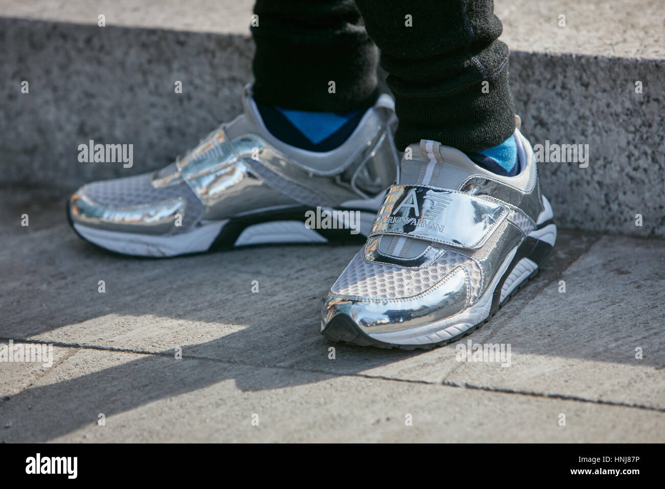 Avec de l'argent homme Emporio Armani chaussures avant de Giorgio Armani  fashion show, Milan Fashion Week street style le 17 janvier 2017 à Milan  Photo Stock - Alamy