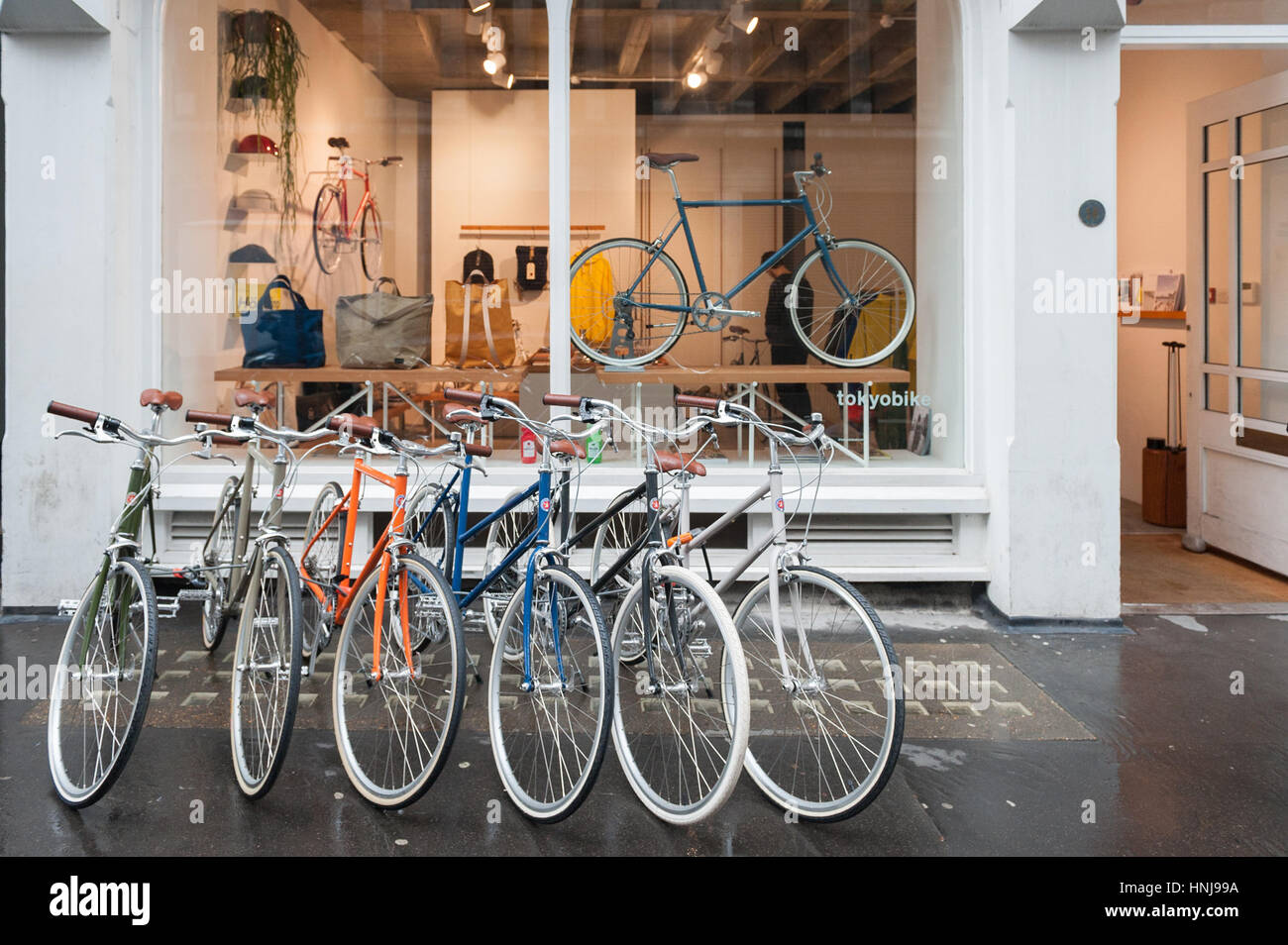Vélos à l'extérieur de Tokyo un vélo Bike Shop Banque D'Images