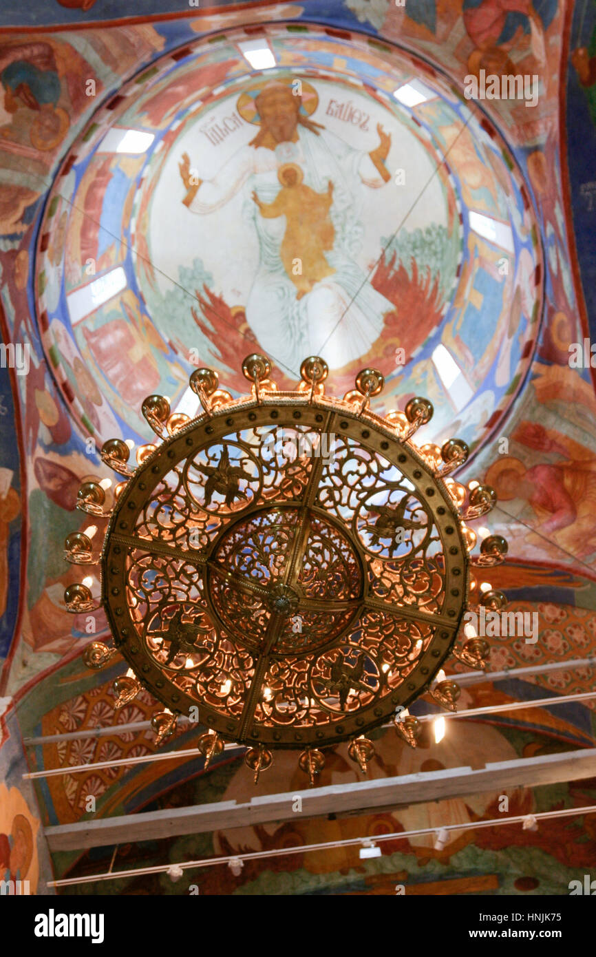 Lustre et l'intérieur des fresques de la cathédrale de la Transfiguration du Sauveur Monastère de Saint Euthymius, Russie, Suzdal Banque D'Images