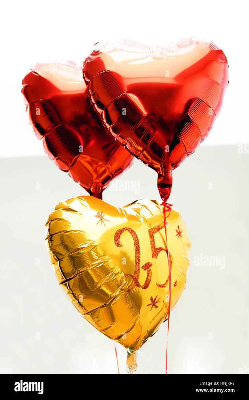 25 Ans Anniversaire Celebre Label D Or Avec Ruban Et Des Ballons Photo Stock Alamy