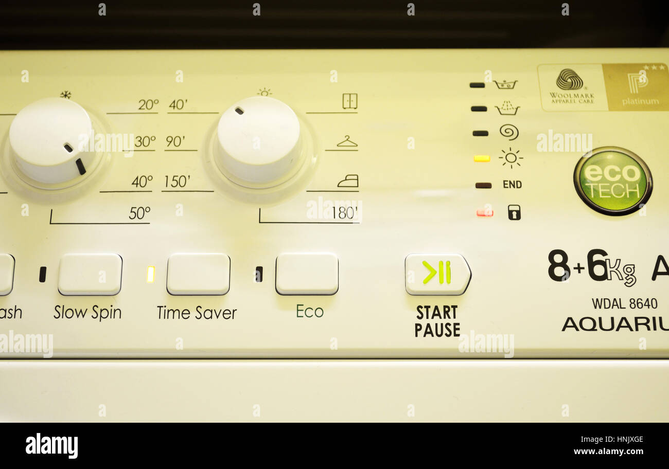 Tableau de bord de la machine à laver Photo Stock - Alamy