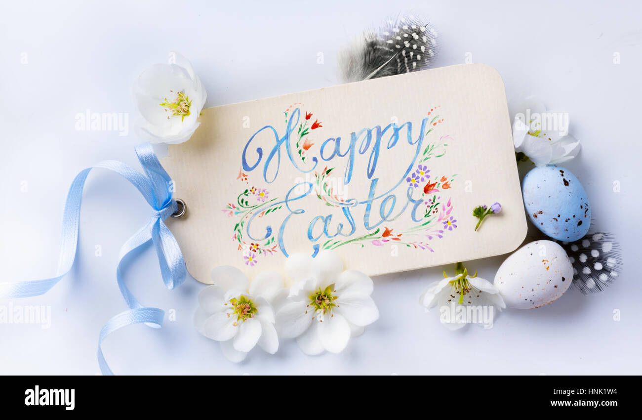 Joyeuses Pâques de l'arrière-plan ; les fleurs de printemps, vacances et carte des oeufs de pâques. Banque D'Images
