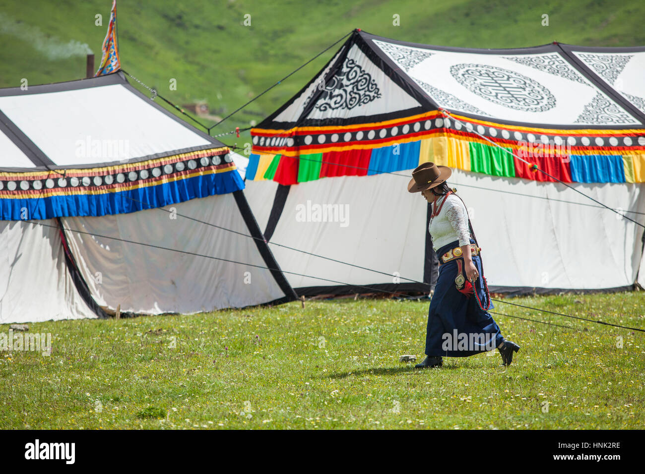 Les Khampas ethnies participent à la Fête du Cheval Manigango dans la région du plateau tibétain dans le Sichuan, Chine. Banque D'Images