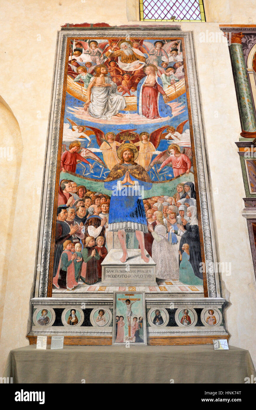 Saint-Sébastien, fresque médiévale de Benozzo Gozzoli (AD 1464), église de Saint-Augustin, San Gimignano, Toscane, Italie Banque D'Images