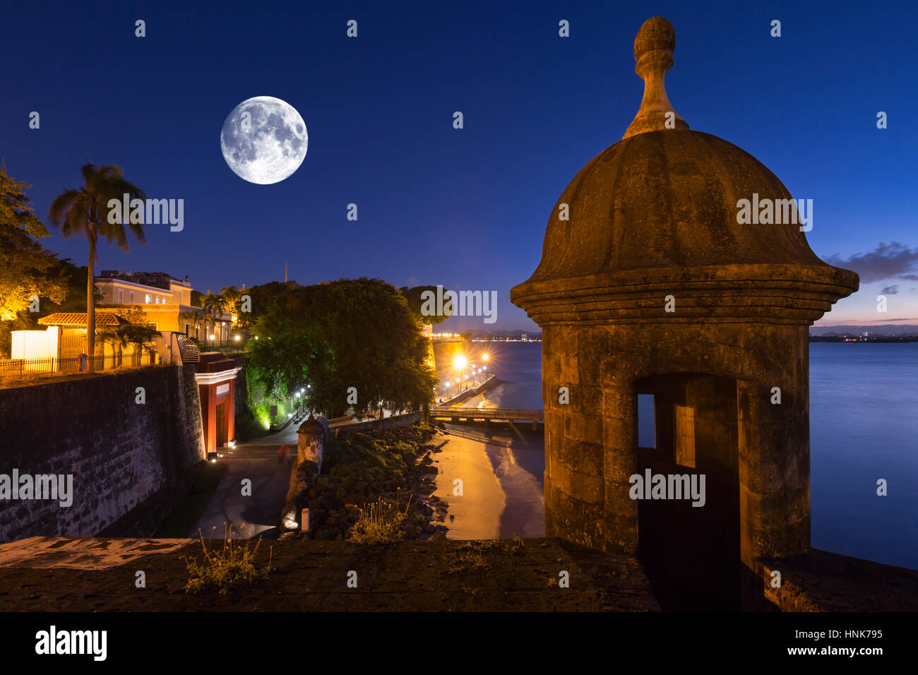 Guérite PORTE DE VILLE PASEO LA PRINCESA, PROMENADE LA VIEILLE VILLE DE SAN JUAN PUERTO RICO Banque D'Images