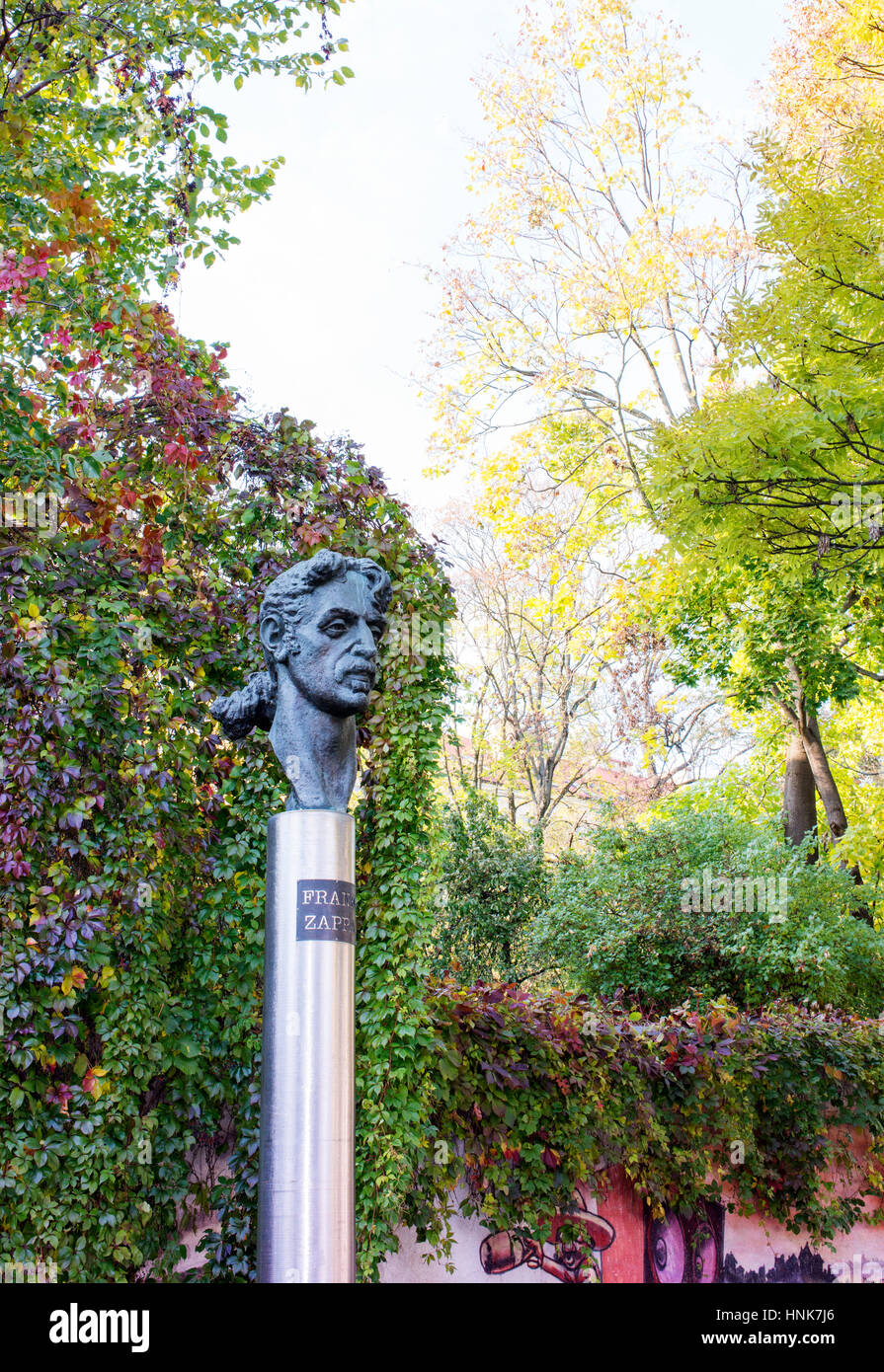 Monument à Frank Zappa au centre de Vilnius. Banque D'Images