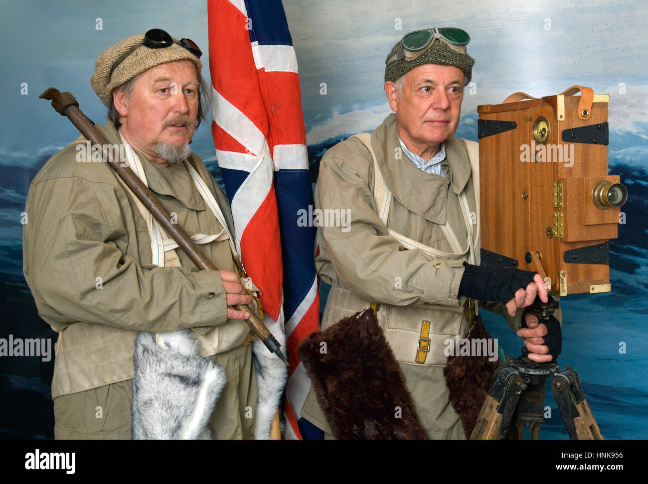 L'explorateur polaire reenactors, bob leedham (barbe) et mick Parker, qui s'habillent de vêtements authentiques et d'utiliser du matériel période Banque D'Images