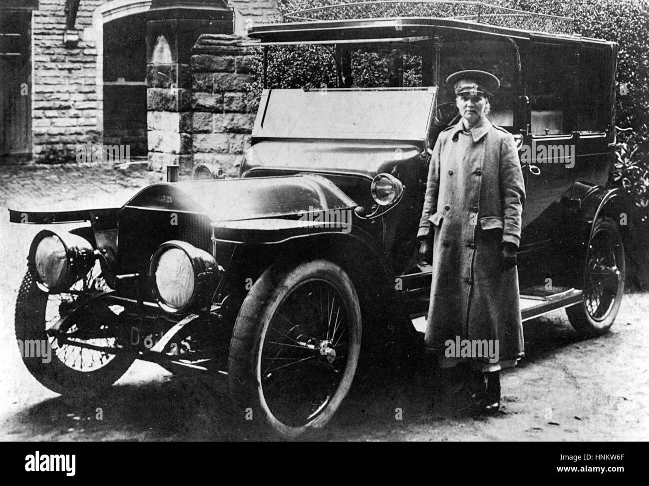 1904 Napier limousine avec Esther Goodall chauffeuse Banque D'Images