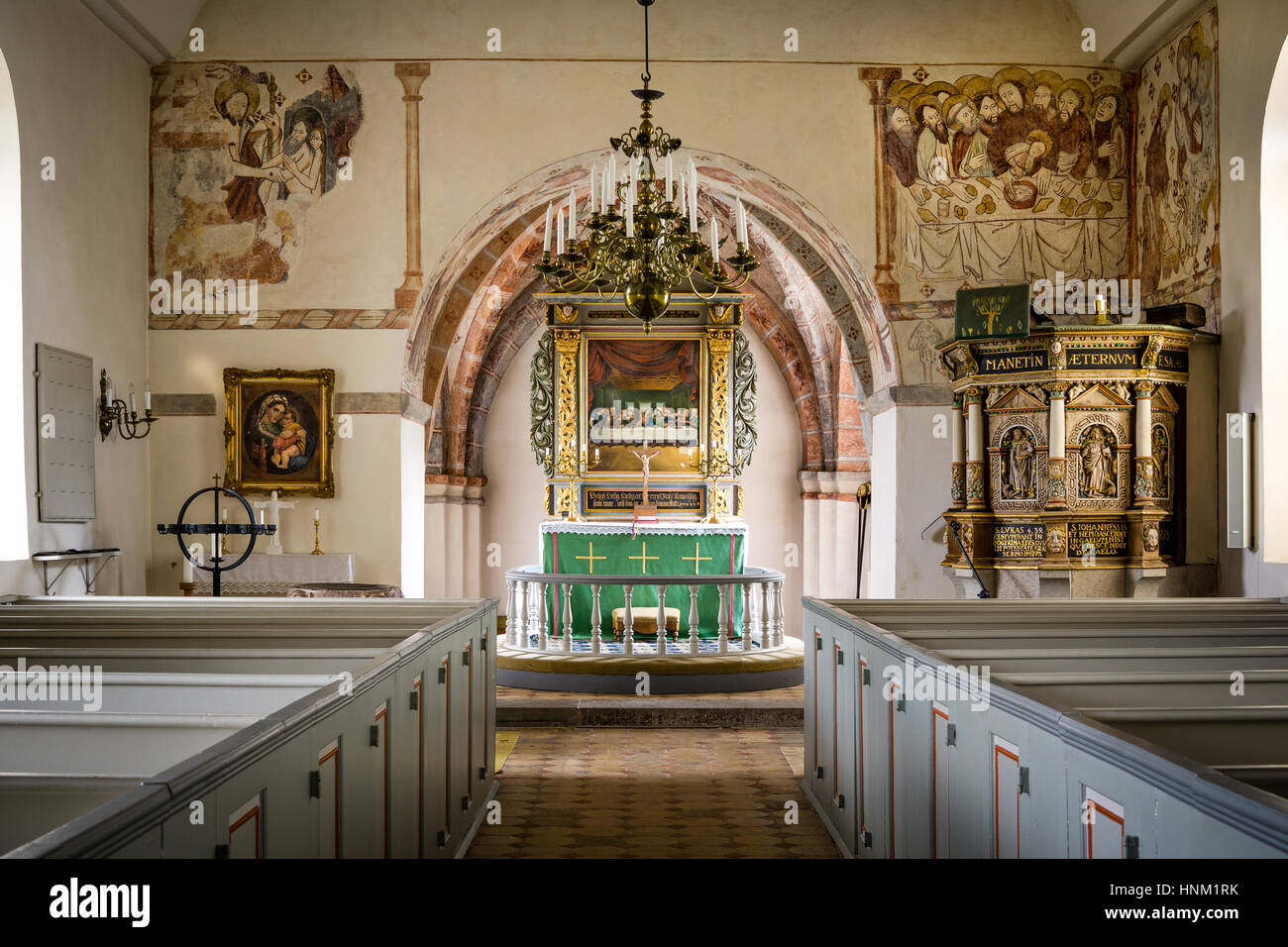 Pays-église avec retable en bois et des fresques, c. Suède, Vemmerlov - Août 19, 2014 Banque D'Images