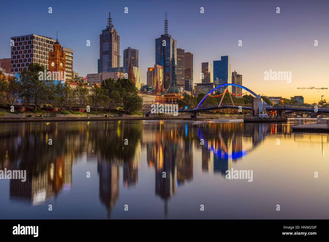 Ville de Melbourne. Image paysage urbain de Melbourne, l'Australie au cours de l'été le lever du soleil. Banque D'Images