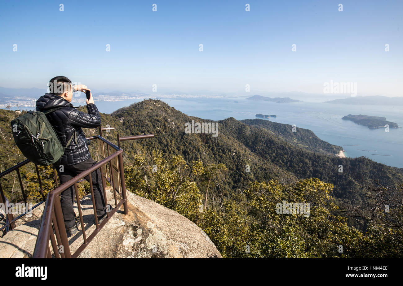 (D'Itsukushima 厳島 ?) est une île dans la partie ouest de la mer Intérieure du Japon, situé au nord-ouest de la Baie d'Hiroshima. Banque D'Images