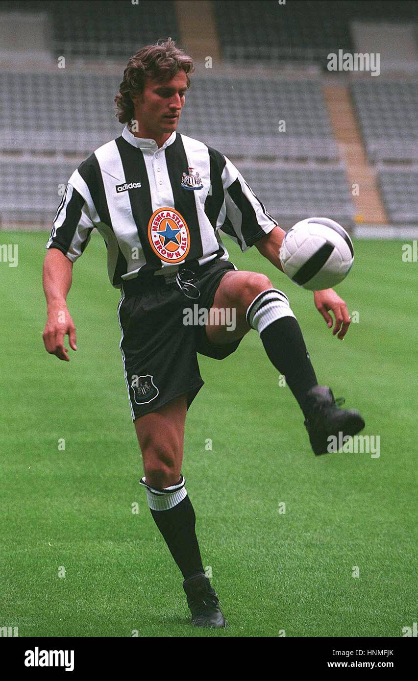 Chemise signée David Ginola avec cadre de luxe et certificat