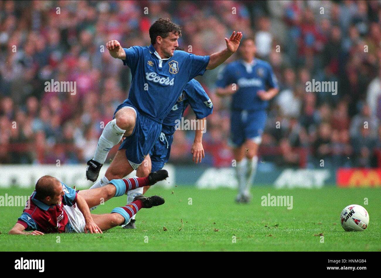 MARK HUGHES MARK DRAPER ASTON VILLA V CHELSEA ASTON VILLA V CHELSEA 14 Octobre 1995 Banque D'Images