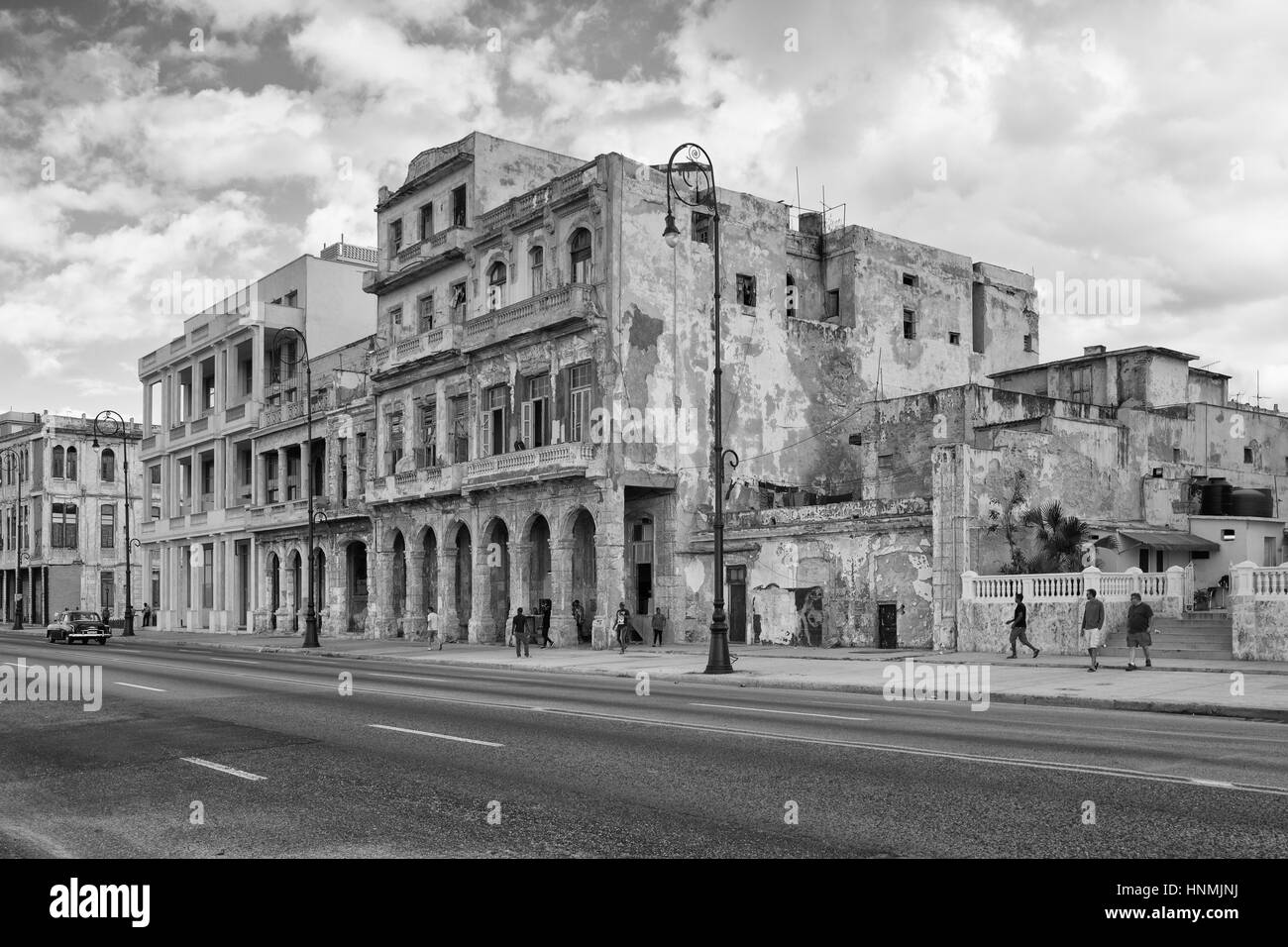 La Havane, Cuba - Janvier 21,2017 : La Havane Malecon. Le Malecon (officiellement l'Avenida de Maceo) est une vaste esplanade, chaussée et de l'érection qui s'étend sur Banque D'Images