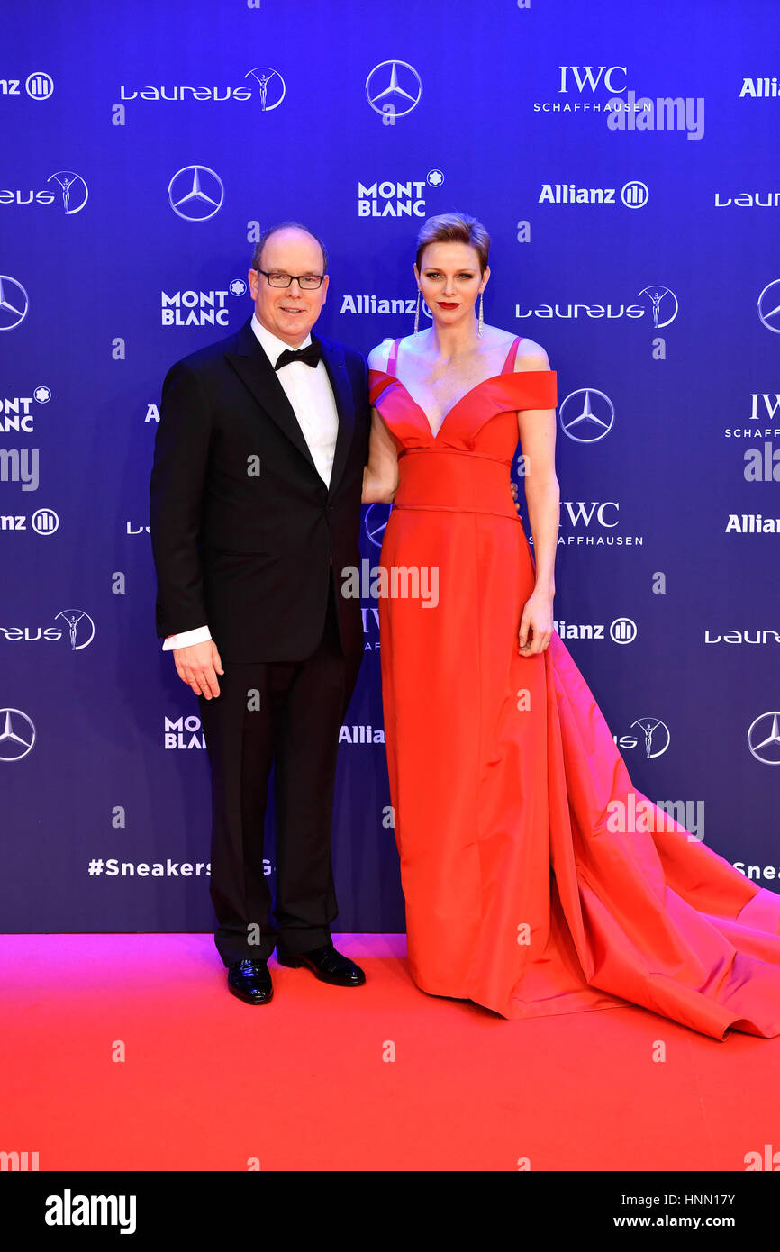 Jardin exotique. 14Th Feb 2017. Le Prince Albert II de Monaco et de son épouse la princesse Charlene poser pour des photos sur le tapis rouge à la Laureus World Sports Awards en Italie, Monaco le 14 février 2017. Crédit : Chen Yichen/Xinhua/Alamy Live News Banque D'Images