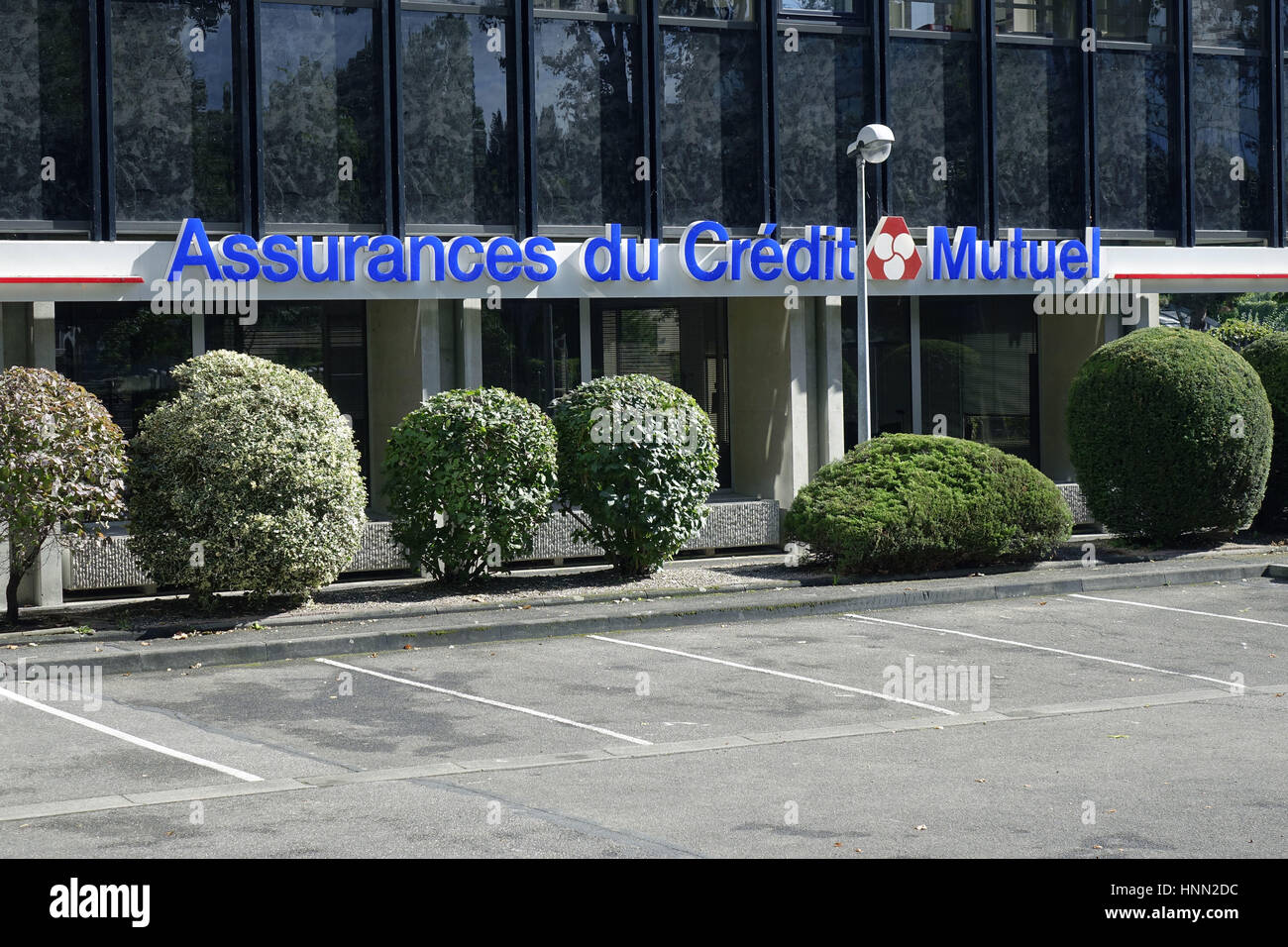 Le Lettrage Assurances De Credit Mutuel Sur Une Branche De La Banque Mutuelle D Epargne De Strasbourg France Prise Le 20 08 2016 Photo S Steinach Aucun Fil Service Dans Le Monde