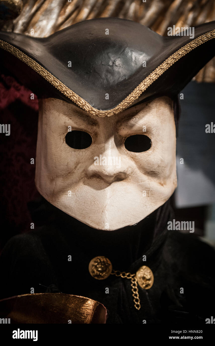 L'art vénitien de la création de masques de carnaval de 'El Mascarer', qui  crée aussi les masques de 'Eyes Wide Shut' movi de Kubrick Photo Stock -  Alamy