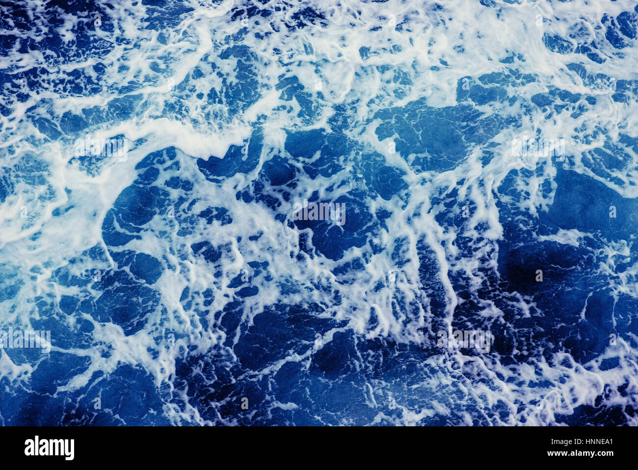 Fond bleu des vagues de la mer. Banque D'Images