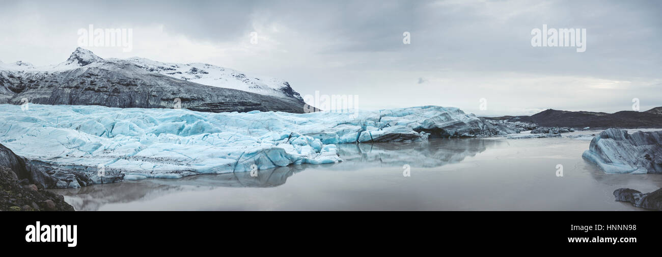 Vue du glacier against sky Banque D'Images