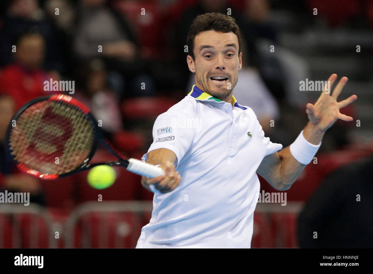 Sofia, Bulgarie - 11 Février 2017 : Roberto Bautista Agut (photo) de l'Espagne joue contre David Goffin à partir de la Belgique à l'occasion d'un match de Sofia Ope Banque D'Images