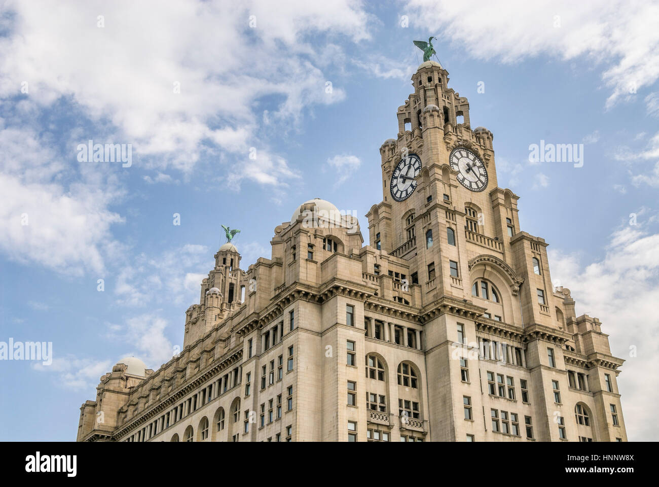 Le Royal Liver Building est un bâtiment classé situé à Liverpool, en Angleterre. Banque D'Images
