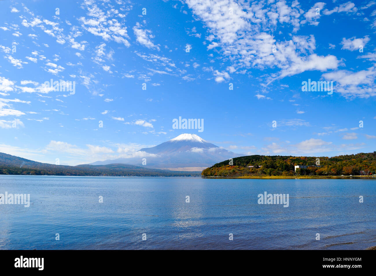 Mt.Fuji et Yamanaka lac au crépuscule Banque D'Images