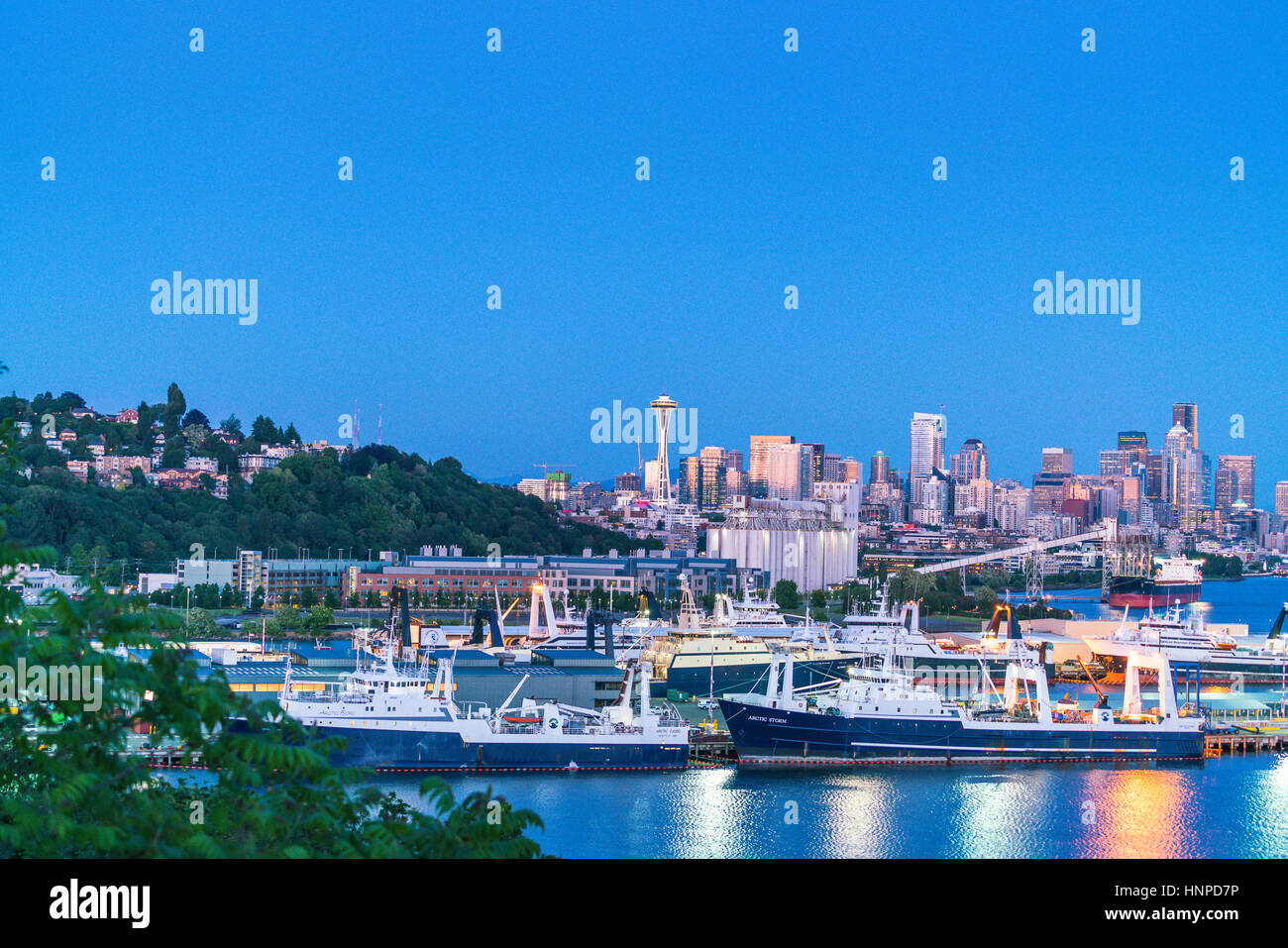 Seattle City scape avec dock et silo de nuit ,Washington,usa. pour un usage éditorial uniquement le 05/11/16. Banque D'Images